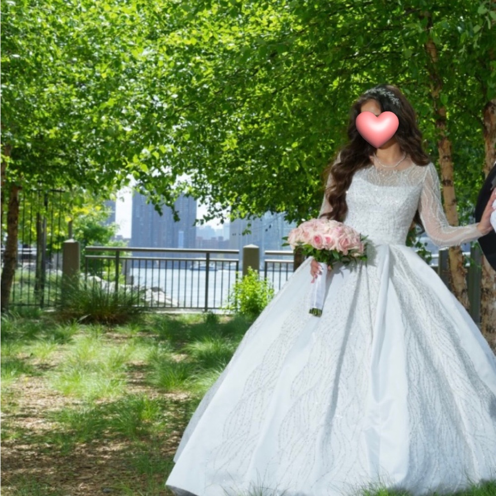 Elegant White Ball Gown Wedding Dress with Lace Sleeves